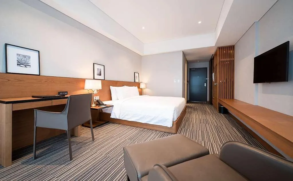 Golden Tulip Incheon Airport Hotel 4*,