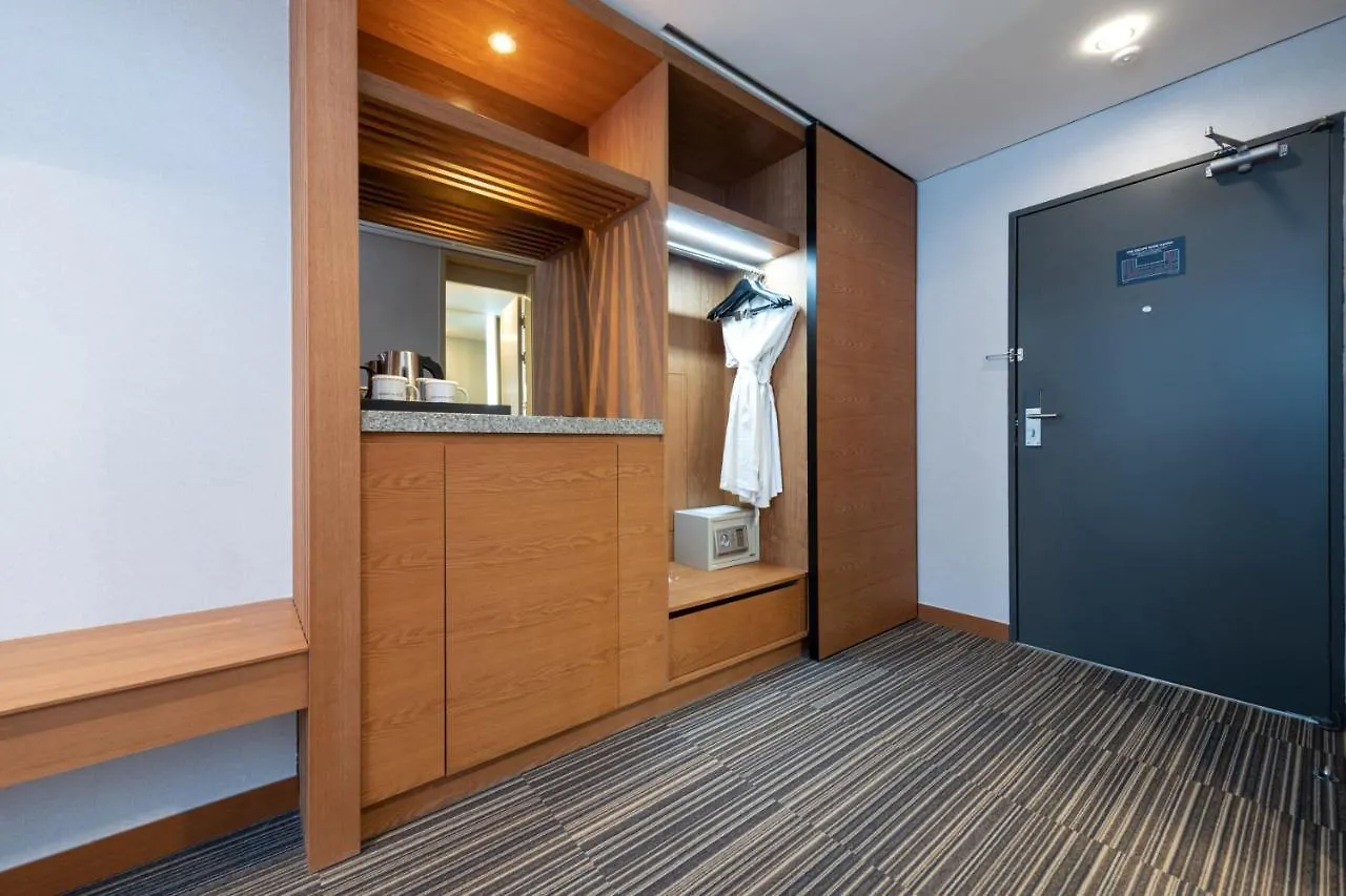 Golden Tulip Incheon Airport Hotel