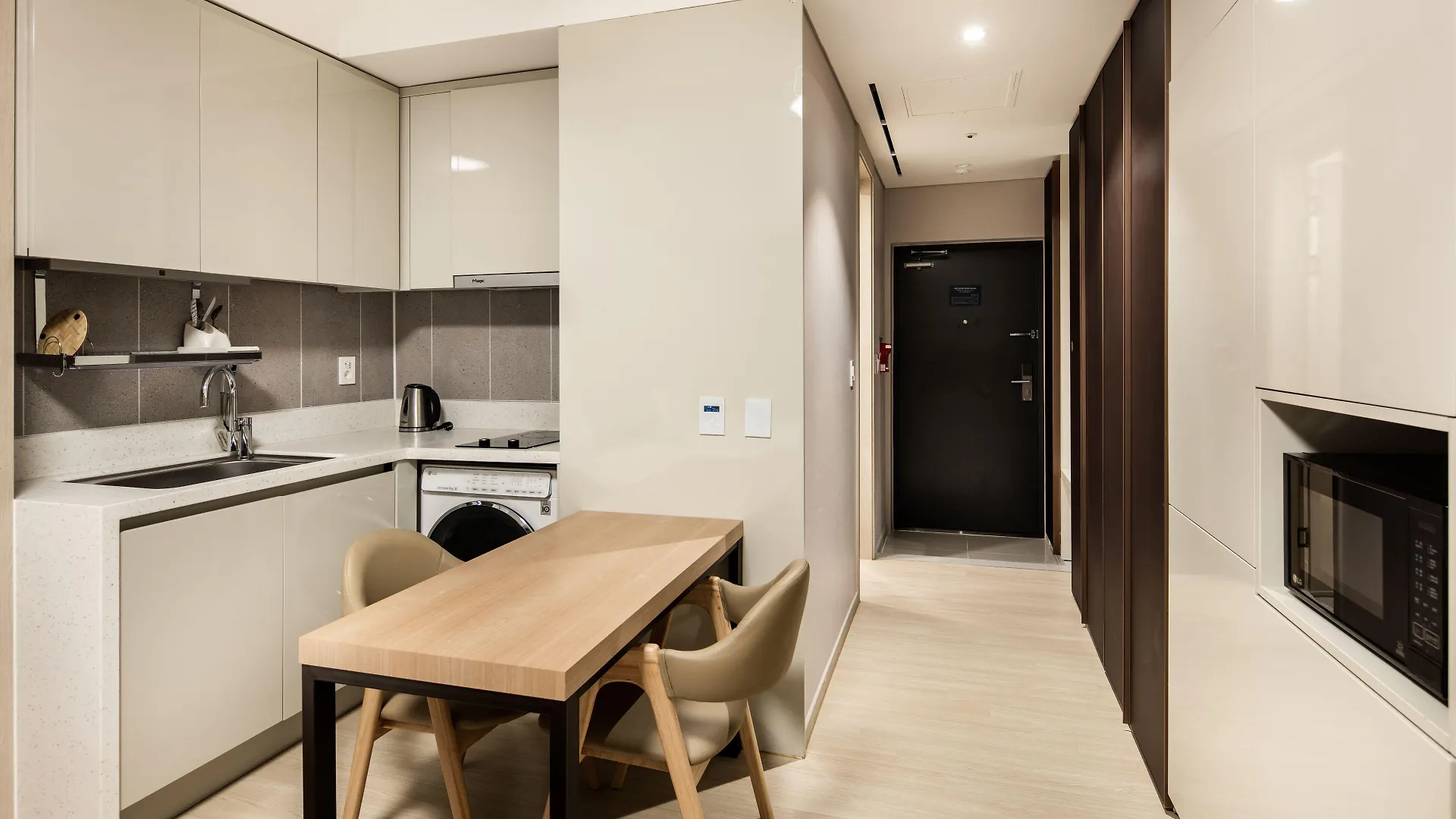 Golden Tulip Incheon Airport Hotel 4*,