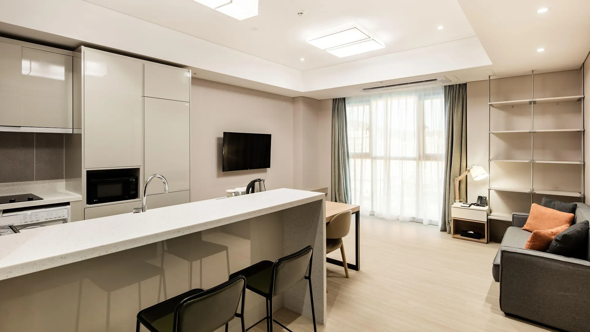 Golden Tulip Incheon Airport Hotel 4*,