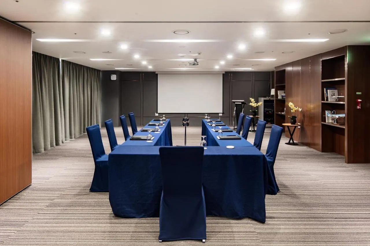 Golden Tulip Incheon Airport Hotel 4*,
