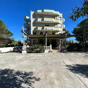  Hostel Garden Albania Arnavutluk