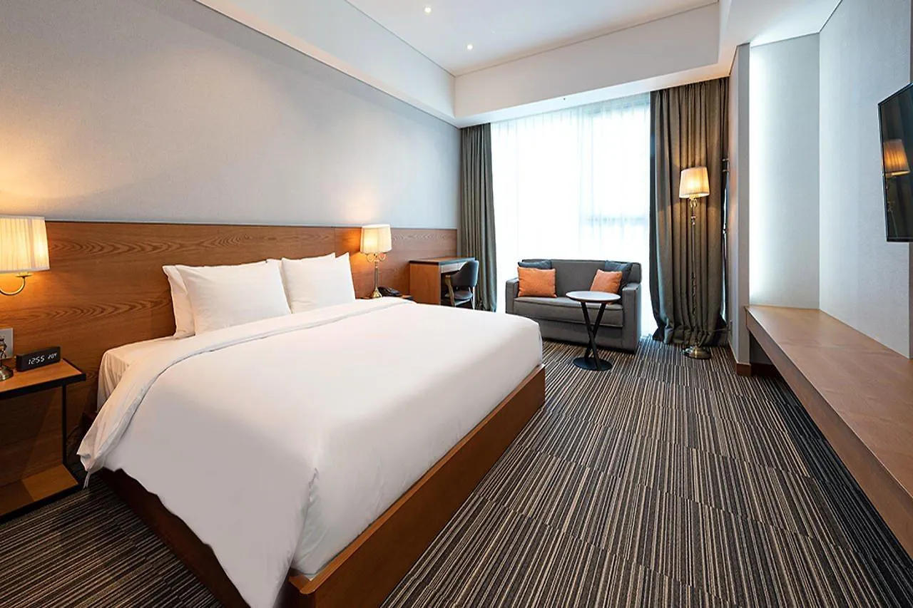 Golden Tulip Incheon Airport Hotel 4*,