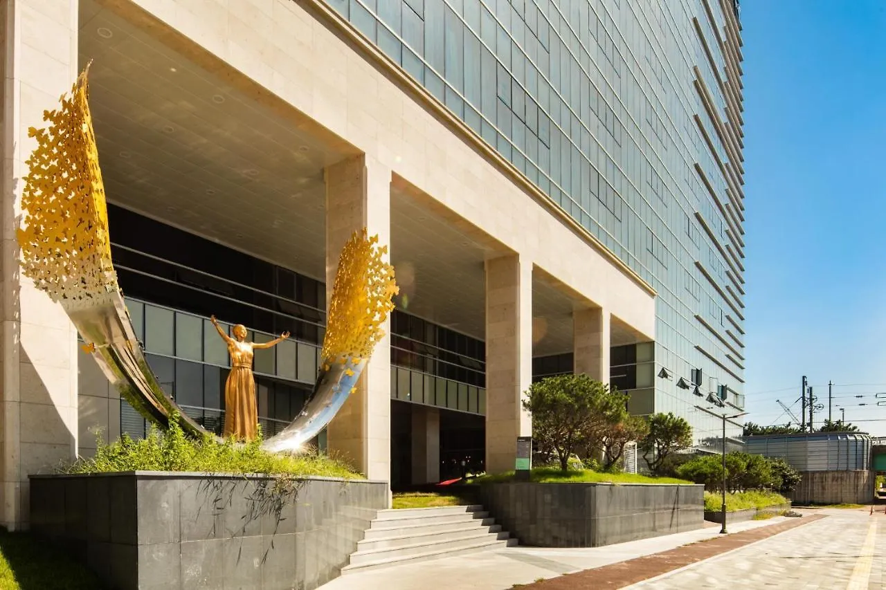 Golden Tulip Incheon Airport Hotel 4*,