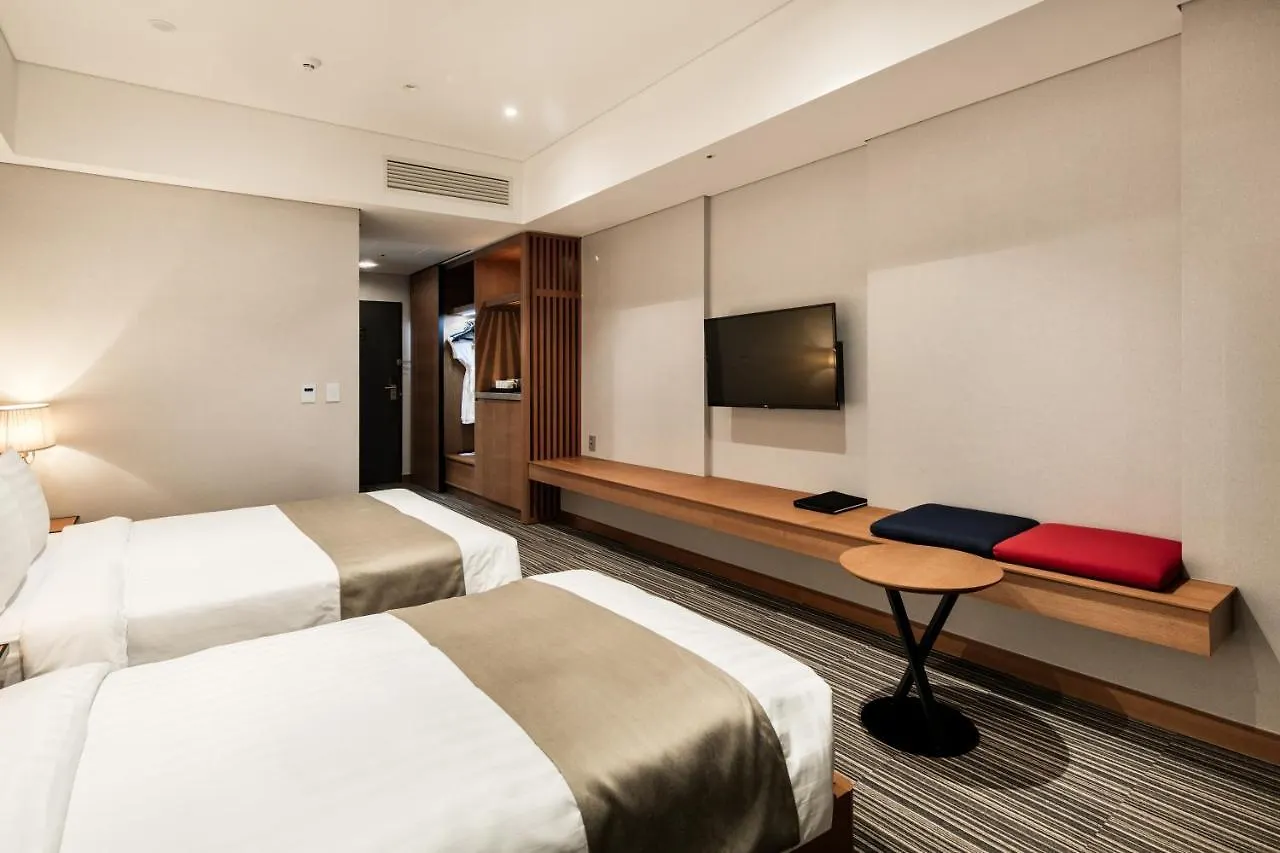 Golden Tulip Incheon Airport Hotel 4*,